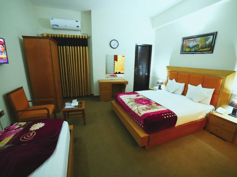 Hotel Red Line Islamabad Deluxe Triple Room For 3 to 4 Person Full View